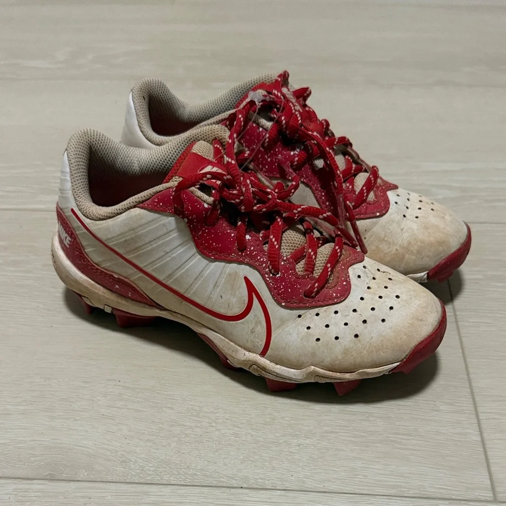 ✨ Nike Kids Red and White Cleats